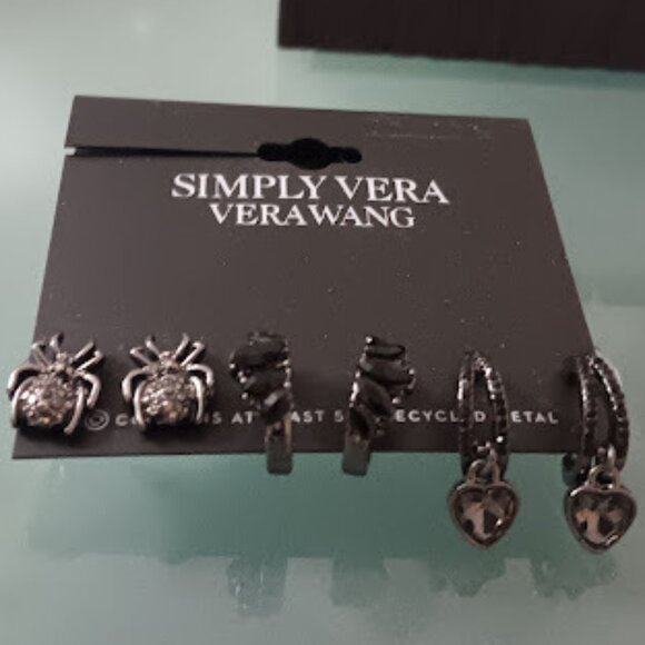 VERA WANG 3pc Goth Halloween Spider Studs/Black Crystal Hoop/Heart Hoop Earrings - Picture 1 of 3
